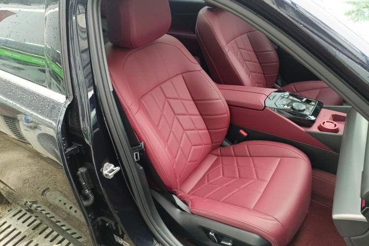 Used BMW 5 Series 2024 525Li M Sport Package Right Front Seat