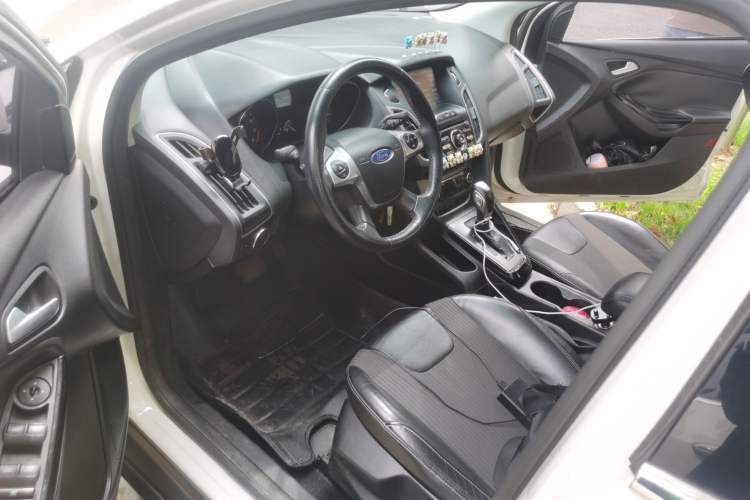 Used Ford Focus 2012 Sedan 1.6L Automatic Fashion Edition
