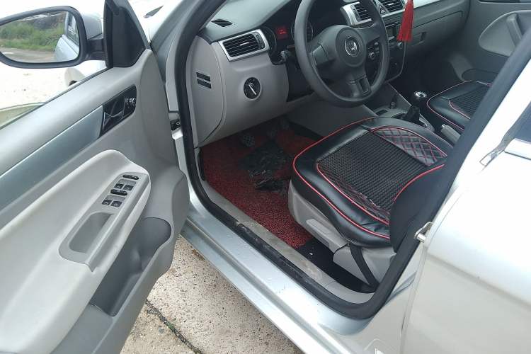 Used Volkswagen Bora 2012 1.6L Manual Fashion Edition Driver Seat