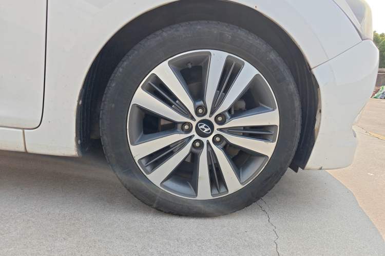 Used Hyundai Mistra 2016 1.8L Automatic Smart GLS Right Front Wheel Hub