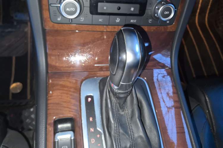 Used Volkswagen Touareg 2011 3.0 TSI Standard Version Gear Lever