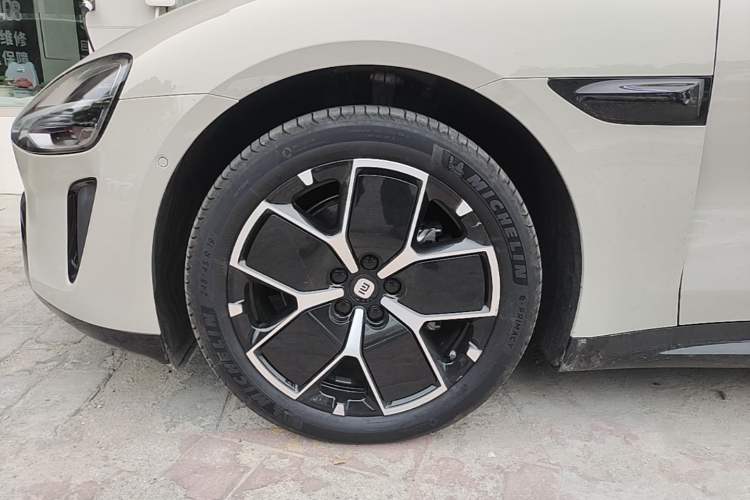 Used Xiaomi Auto SU7 2024 Rear-Drive Long-Range Intelligent Driving Version
