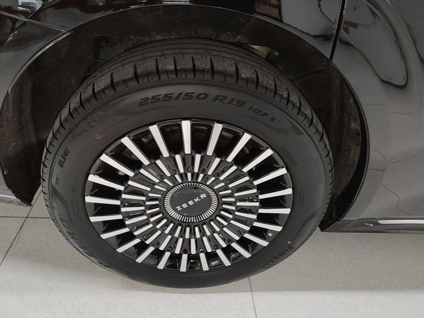 Zeekr 009 2024 Six-Seat Executive Version 4WD 108 kWh — снимка 11