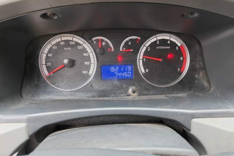 Used Foton Scenic G7 2016 2.0L Commercial & Travel Version Short Wheelbase High Roof – 4Q20M Odometer Close Up