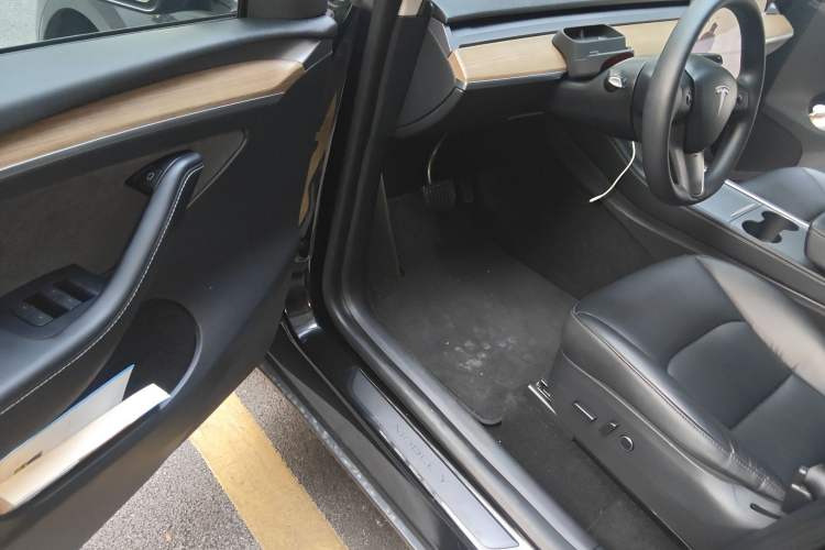 Used Tesla Model Y 2022 Long-Range All-Wheel-Drive Version Driver Seat