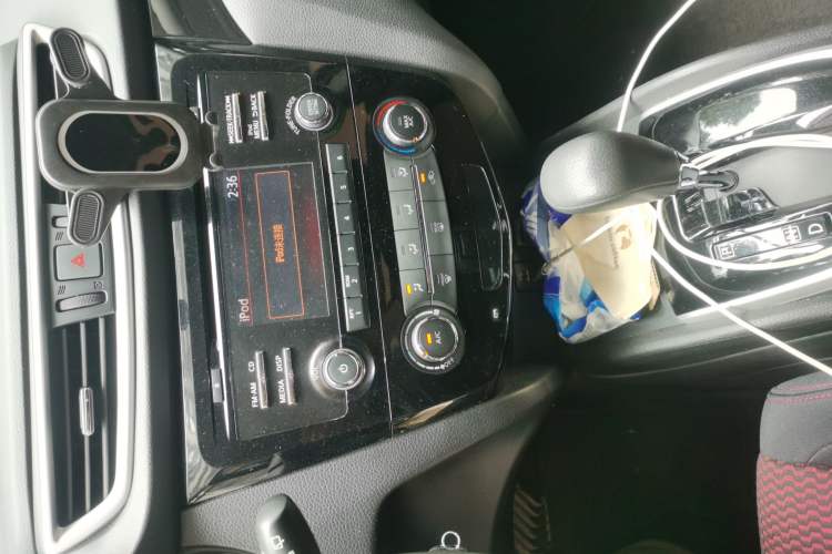 Used Nissan Qashqai 2016 2.0L CVT Elite Edition Audio And AC Panel