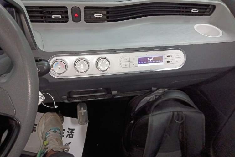 Used Wuling Hongguang MINIEV 2022 Macaron Premium Model – Lithium Iron Phosphate Audio And AC Panel