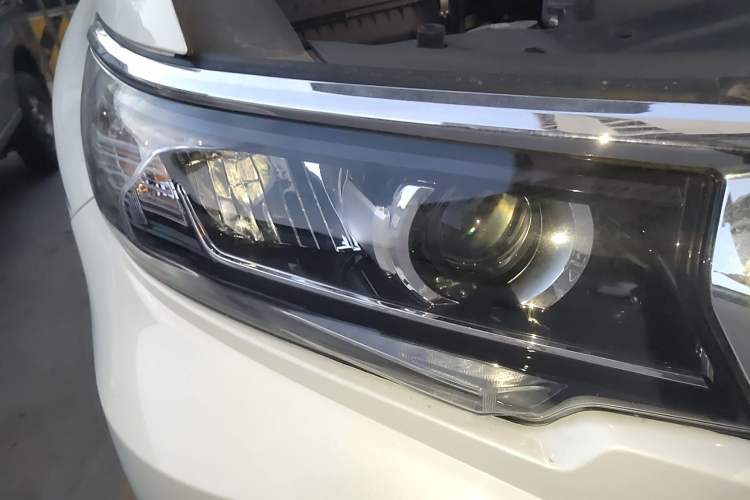 Used Toyota Prado  Right Front Headlight