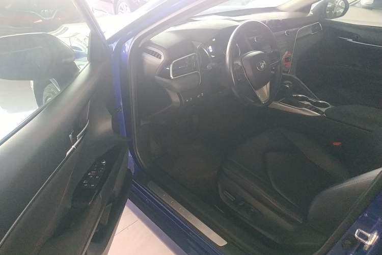 Used Toyota Camry 2019 Dual-Engine 2.5 HG Luxury Edition China VI Standard