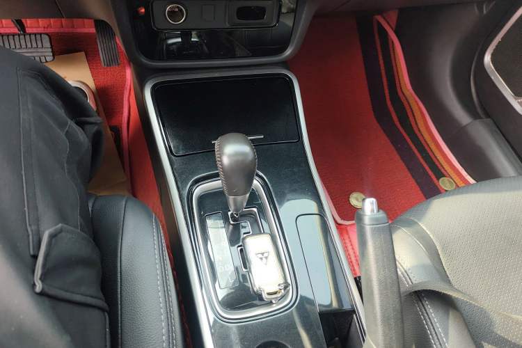 Used Mitsubishi Outlander 2018 2.0L Two-Wheel Drive Glory Edition 5 Seats