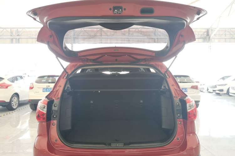 Used Suzuki S-Cross 2015 1.6L CVT Two-Wheel Drive Entry-Level Trim