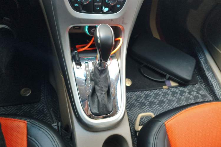 Used Buick GT 2013 GT 1.6L Automatic Fashion Edition Gear Lever