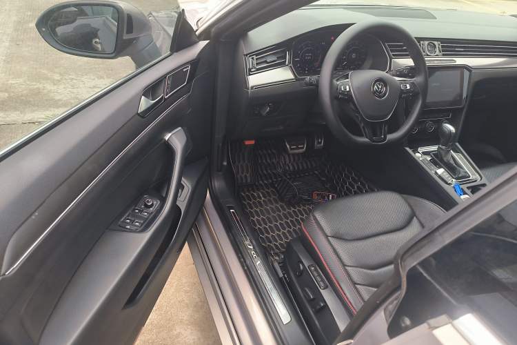 Used Volkswagen FAW-Volkswagen CC 2019 380TSI Yeyan Edition China V Standard Driver Seat