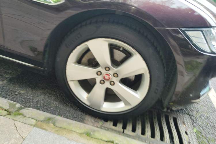 Used Jaguar XFL 2020 XFL 2.0T P200 Two-Wheel-Drive Elite Edition Right Front Wheel Hub