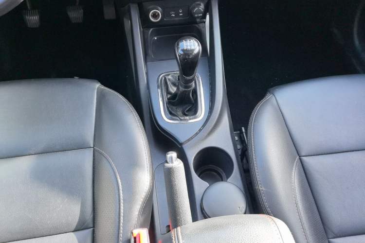 Used CHANGAN CS35 2014 1.6L Manual Luxury Model China IV Standard
