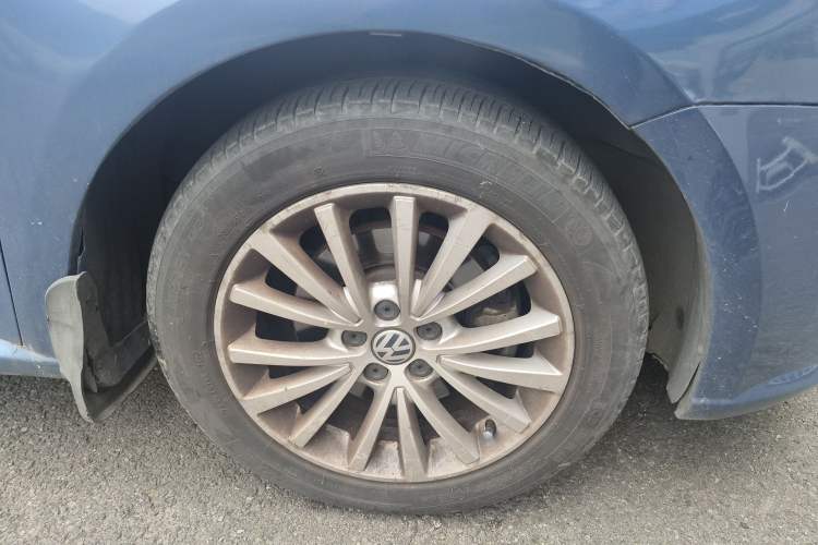 Used Volkswagen Lavida 2013 1.4TSI DSG Comfort Edition Right Front Wheel Hub