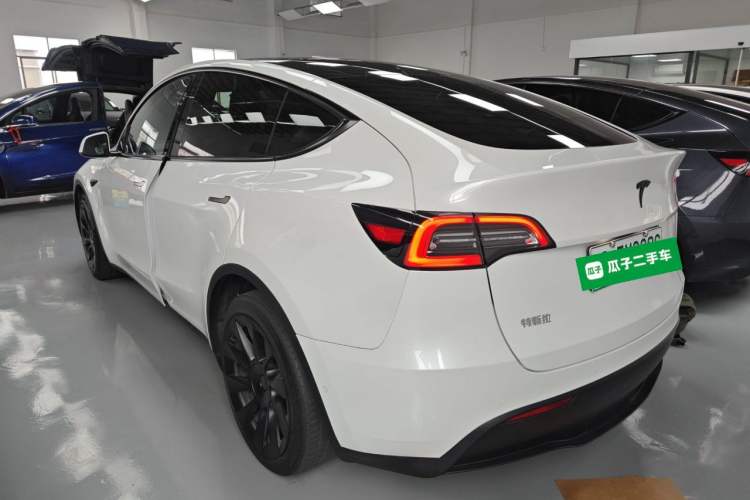 Used Tesla Model Y 2021 Long-Range All-Wheel-Drive Version Exterior 2