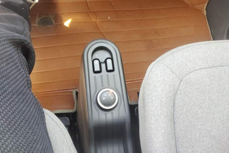 Used Wuling Hongguang MINIEV 2022 Macaron Premium Model – Lithium Iron Phosphate Gear Lever