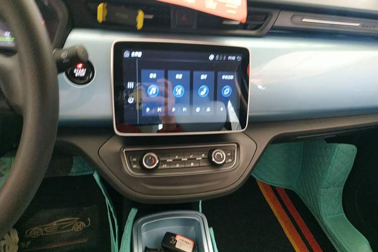 Used Brilliance Xinri i03 2021 318 km 31.45 kWh Audio And AC Panel