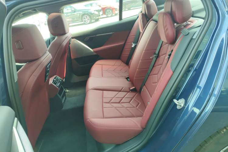 Used BMW i5 2024 eDrive 35L Luxury Package
