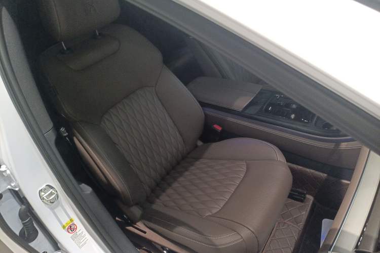 Used BYD Han 2023 EV Champion Edition 605KM Front-Drive Premium Model Right Front Seat