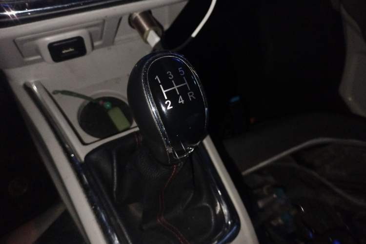 Used Jinbei New Hiace X30L 2021 1.5L Business Central Air-Conditioned Coach China VI Standard SWC15M Gear Lever