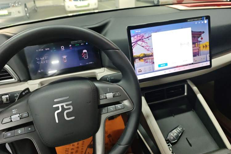 Used BYD Yuan UP 2025 Intelligent Driving Version 401 KM Dynamic Edition Gear Lever