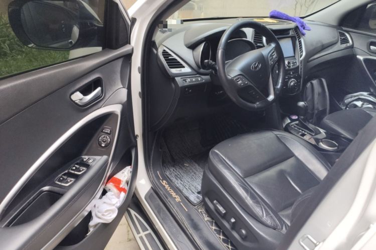 Used Hyundai Santa Fe 2015 2.0T Automatic Two-Wheel Drive Smart Version 5 Seats