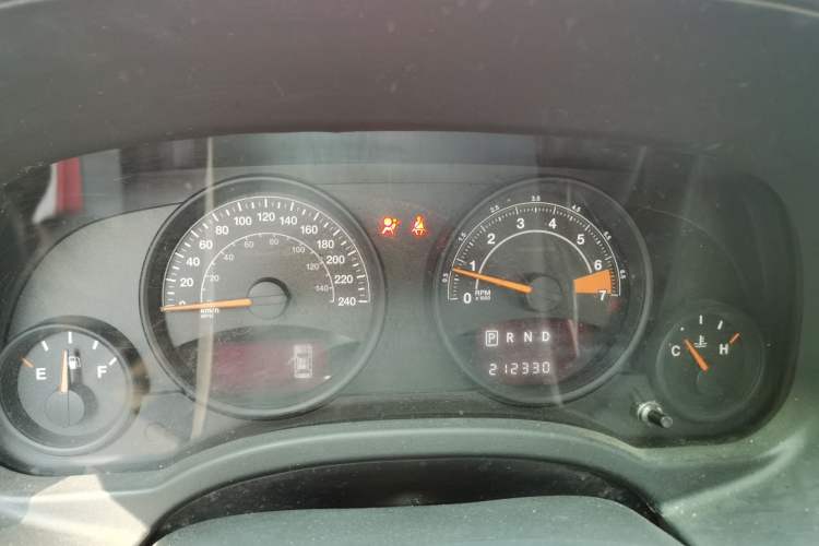 Used Jeep Compass 2013 2.0L two-wheel drive sport version Instrument Cluster