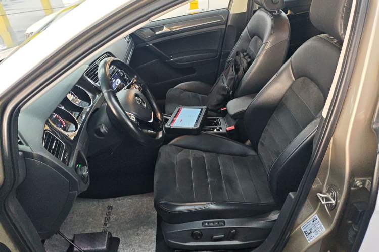 Used Volkswagen Golf 2018 230TSI Automatic Luxury Version
