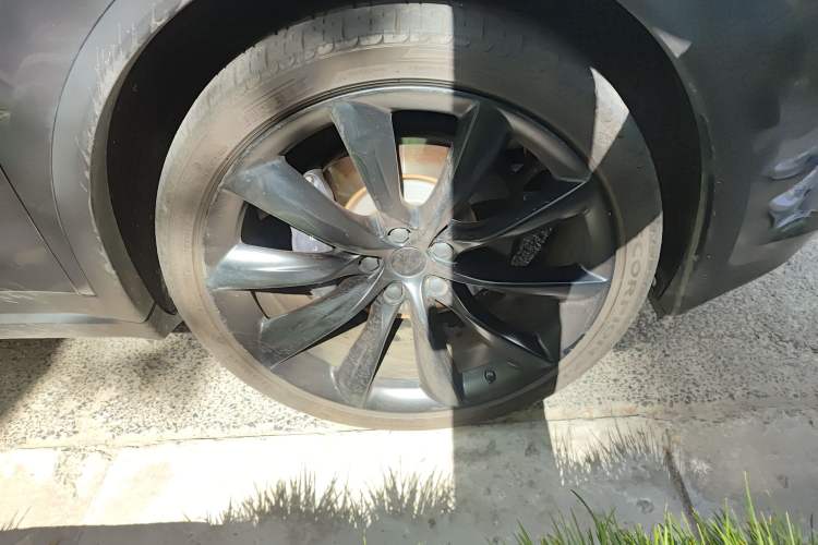 Used Tesla Model X 2020 Long-Range Upgrade Version Right Front Wheel Hub