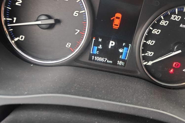 Used Mitsubishi Outlander 2016 2.4L 4x4 Elite Edition 5 Seats Odometer Close Up