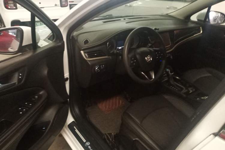 Used Buick Verano 2020 20T CVT Leading Edition Driver Seat