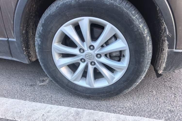 Used Buick Envision 2014 28T Four-Wheel Drive Luxury Model Right Front Wheel Hub