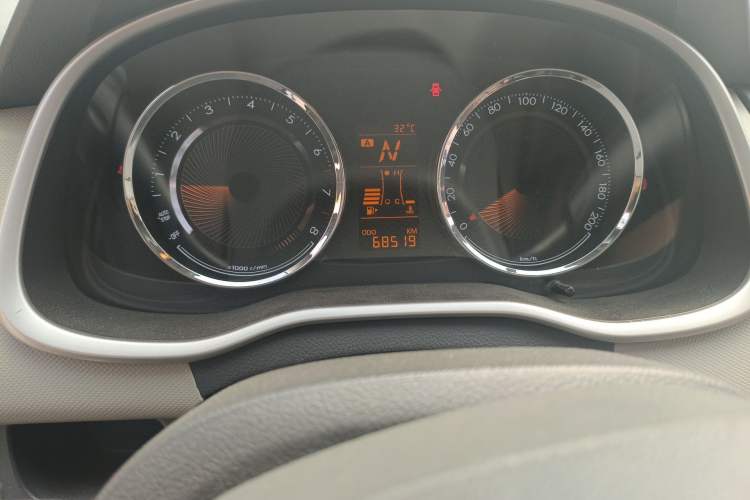 Used Chevrolet Sail 2015 Sail 3 1.5L AMT Happiness Sunroof Edition Odometer Close Up