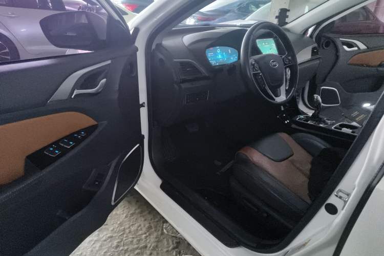 Used BYD Qin New Energy 2015 1.5T Dual-Crown Flagship Edition
