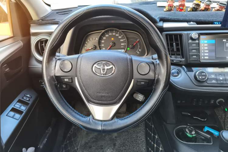 Used Toyota RAV4 2019 2.0L CVT Two-Wheel Drive Pioneer Edition China V Standard
