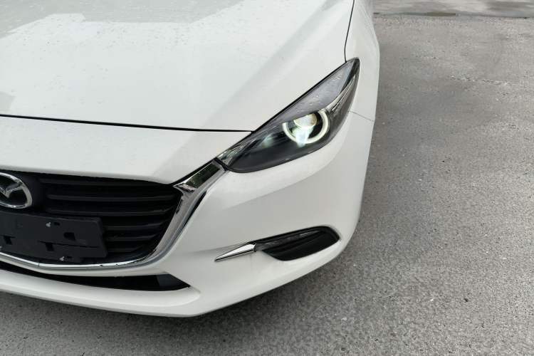 Used Mazda 3 Axela 2017 Sedan 1.5L Automatic Luxury Model China VI Standard