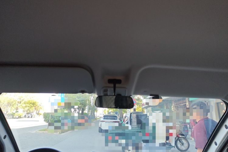 Used Wuling Yangguang 2024 300km Comfort-Grade Passenger Van 60kW
