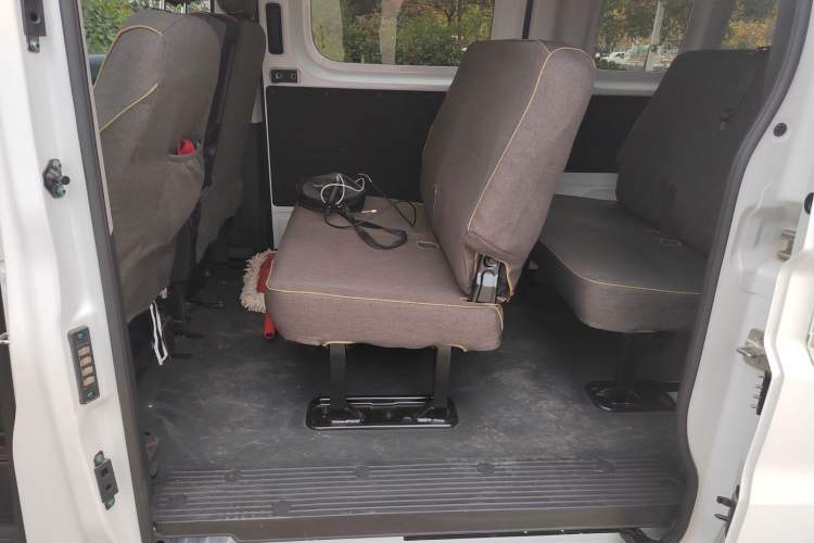 Used Ruichi EC75 2025 Model Passenger Vehicle Smart Driving Ultra-Charging Edition, Pioneer Type I, 52.16 kWh