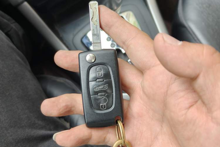 Used Peugeot 408 2013 2.0L Automatic Luxury Edition Vehicle Key