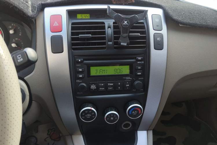 Used Hyundai Tucson 2009 2.0L Manual Two-Wheel Drive Fashion Edition