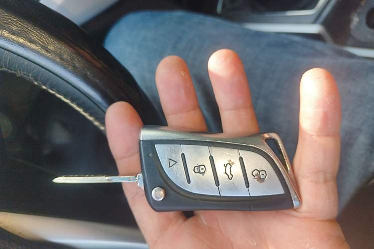 Used JMC Yusheng S350 2013 2.4T Manual Two-Wheel Drive Diesel Luxury 7-Seater