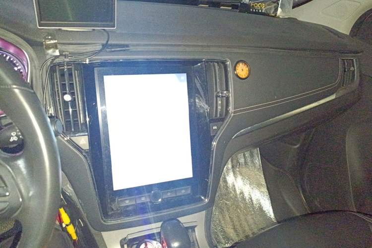 Used Roewe RX5 2018 20T Two-Wheel Drive Automatic Internet Smart Edition
