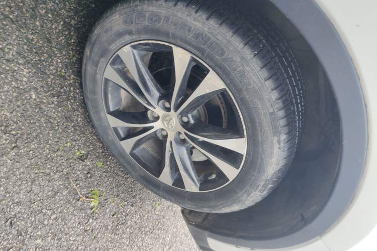 Used Toyota RAV4 2013 2.5L Automatic 4x4 Luxury Edition Right Front Wheel Hub