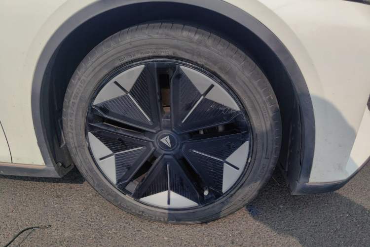 Used Deepal SL03 2022 515 Pure Electric Version Right Front Wheel Hub