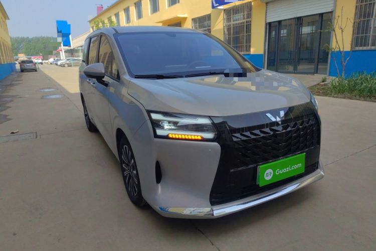 Used Wuling Starlight 730 2025 Model Plug-in Hybrid 125km Luxury Edition
