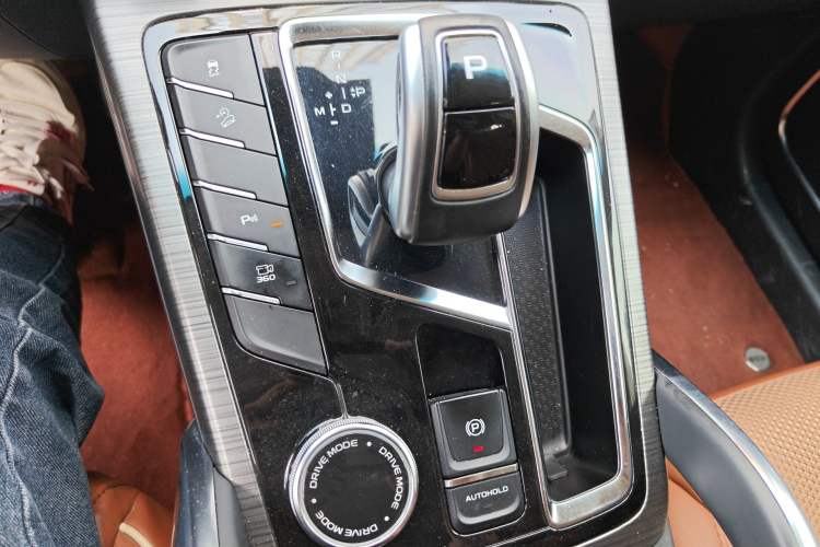 Used Geely Auto Emgrand X7 Sport 2020 1.8TD DCT ZhiZun PRO Gear Lever