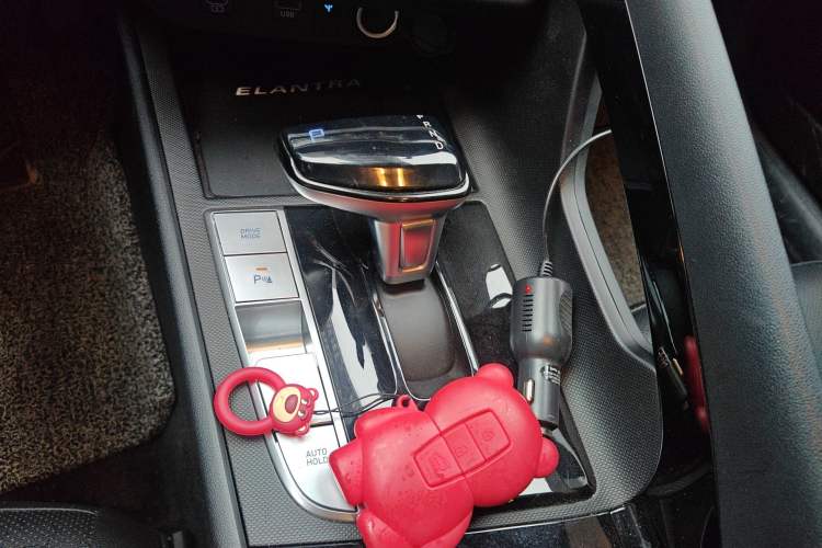 Used Hyundai Elantra 2023 1.5L CVT LUX Prestige Edition Gear Lever