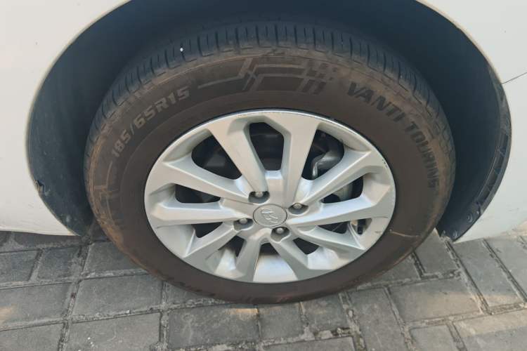 Used Hyundai Verna (new generation) 2016 1.4L Automatic Cool Edition GLS Right Front Wheel Hub
